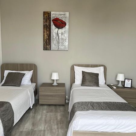 F10 Room 3, Private Room Two Single Beds Shared Bathroom In Shared Flat Msida Extérieur photo