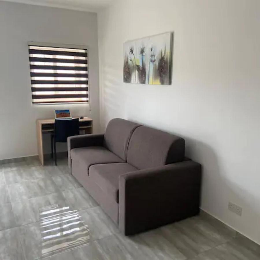 F10 Room 3, Private Room Two Single Beds Shared Bathroom In Shared Flat Msida Extérieur photo