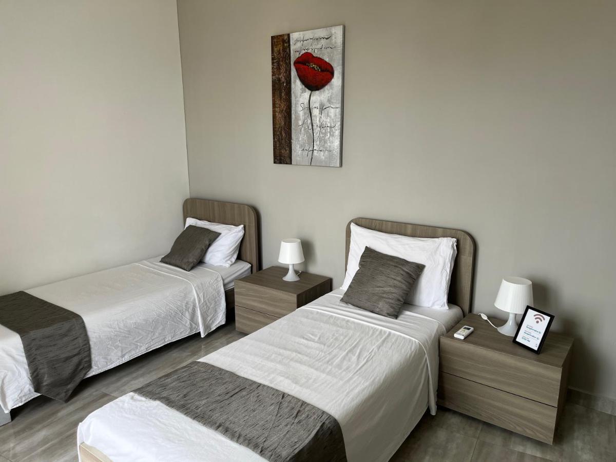 F10 Room 3, Private Room Two Single Beds Shared Bathroom In Shared Flat Msida Extérieur photo